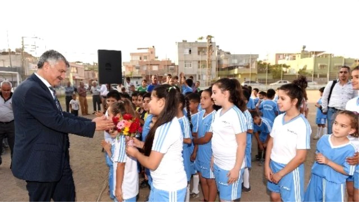 Seyhan\'da Yaz Spor Okulu Açılışları Sürüyor