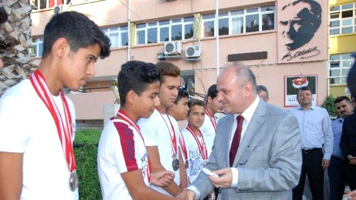 Silifke\'de Şampiyonlar Altınla Ödüllendirildi