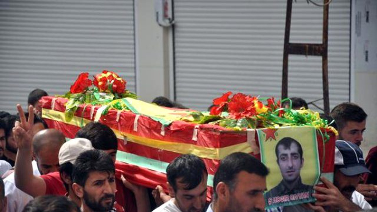 Suriye\'de Çatışmada Ölen Ypj\'li Hakkari\'de Toprağa Verildi (2)