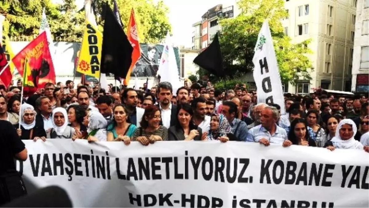 Taksim\'de Hdp\'lilerden Işid Protestosu