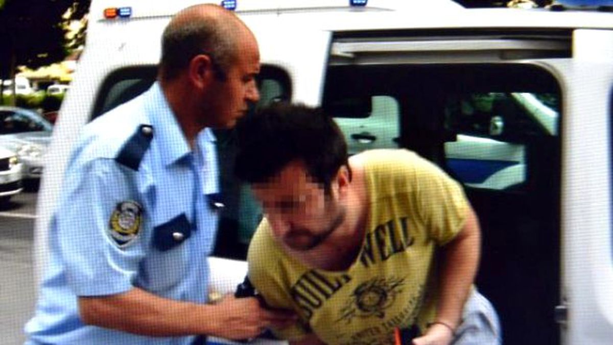 Teşhircilikle Suçlanan Polis, Evini Basan 3 Kişiyi Yaraladı