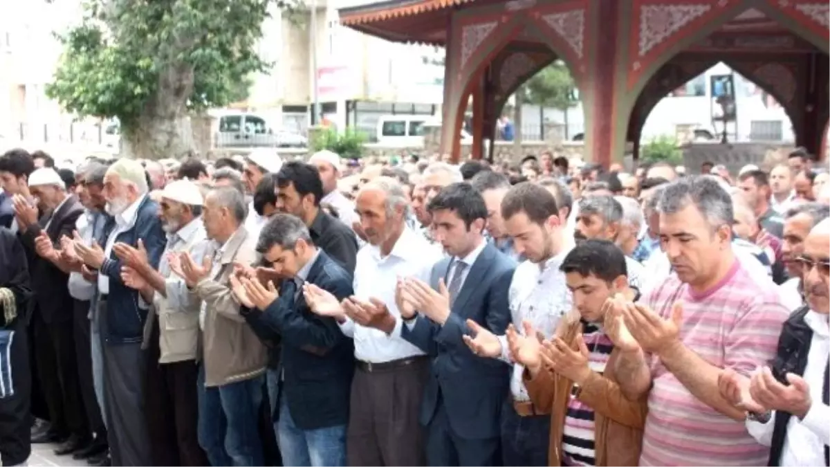 Tokat\'ta, 28 Uygur Türkü İçin Gıyabi Cenaze Namazı Kılındı