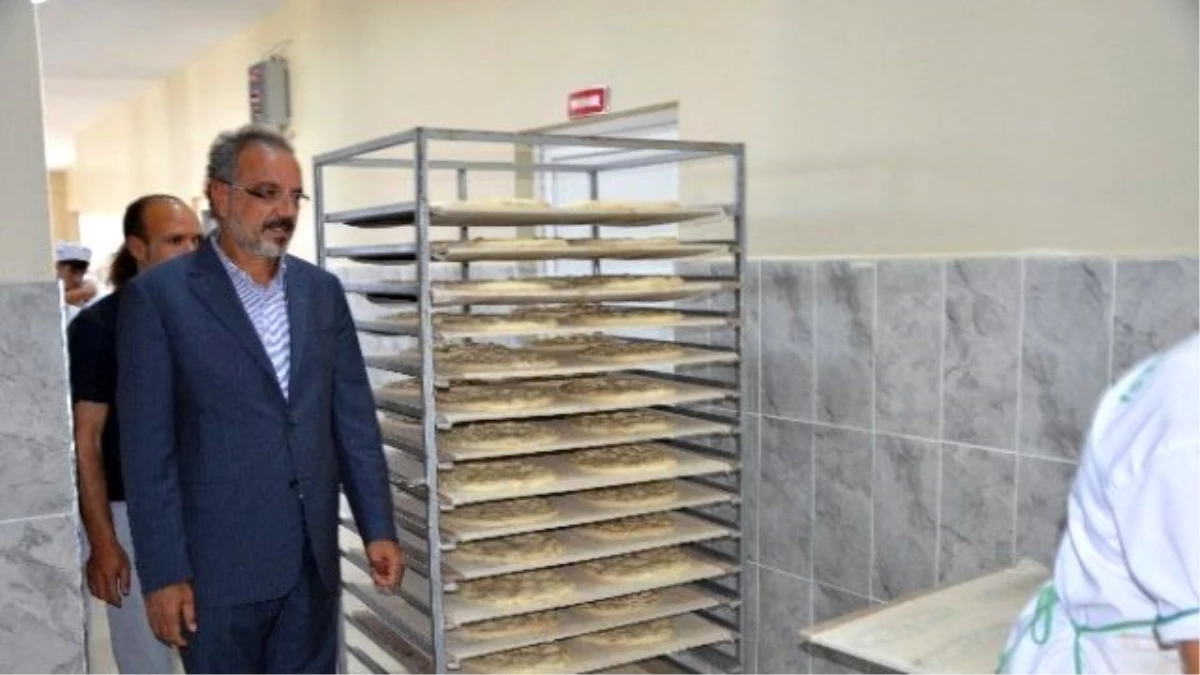 Ağrı Belediye Eş Başkanı Sakık, Halk Ekmek Fırınını Denetledi