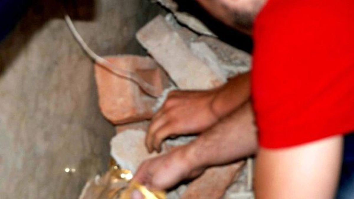 Çay Servisi Sırasında Göçük Altında Kaldı