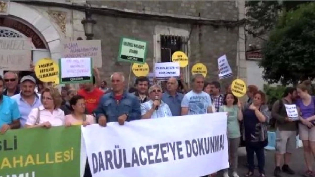 Darülaceze Önünde Protesto