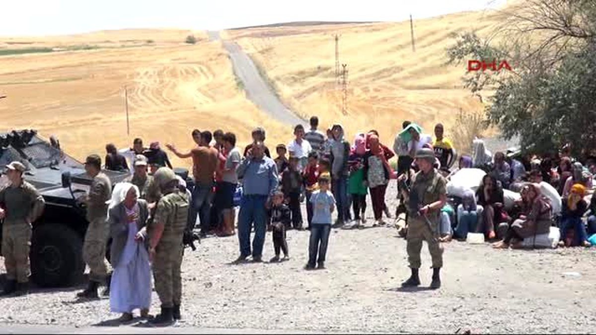 Diyarbakır Bulgaristan\'a Gitmelerine İzin Verilmeyen Ezidiler, Diyarbakır\'daki Kampa da Dönmedi
