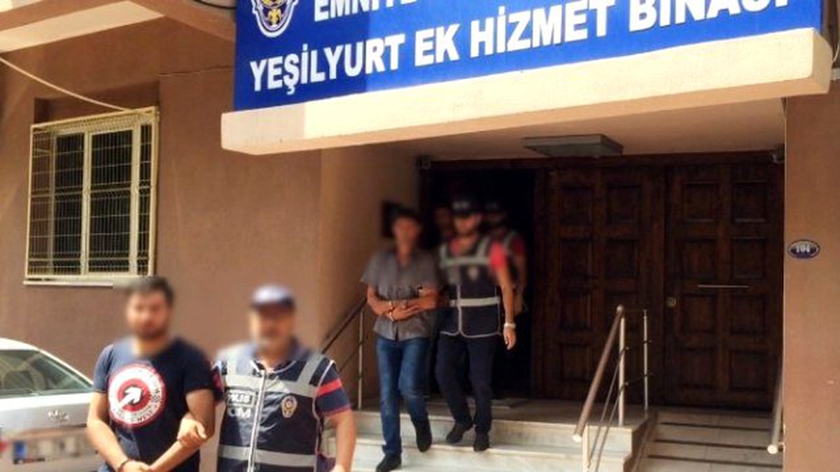 Göçmen Kaçakçılarına Polisten Darbe