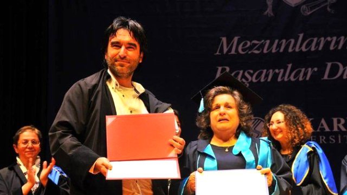 71 Yaşında Fakülte Birinciliğiyle Üniversite Mezunu Oldu