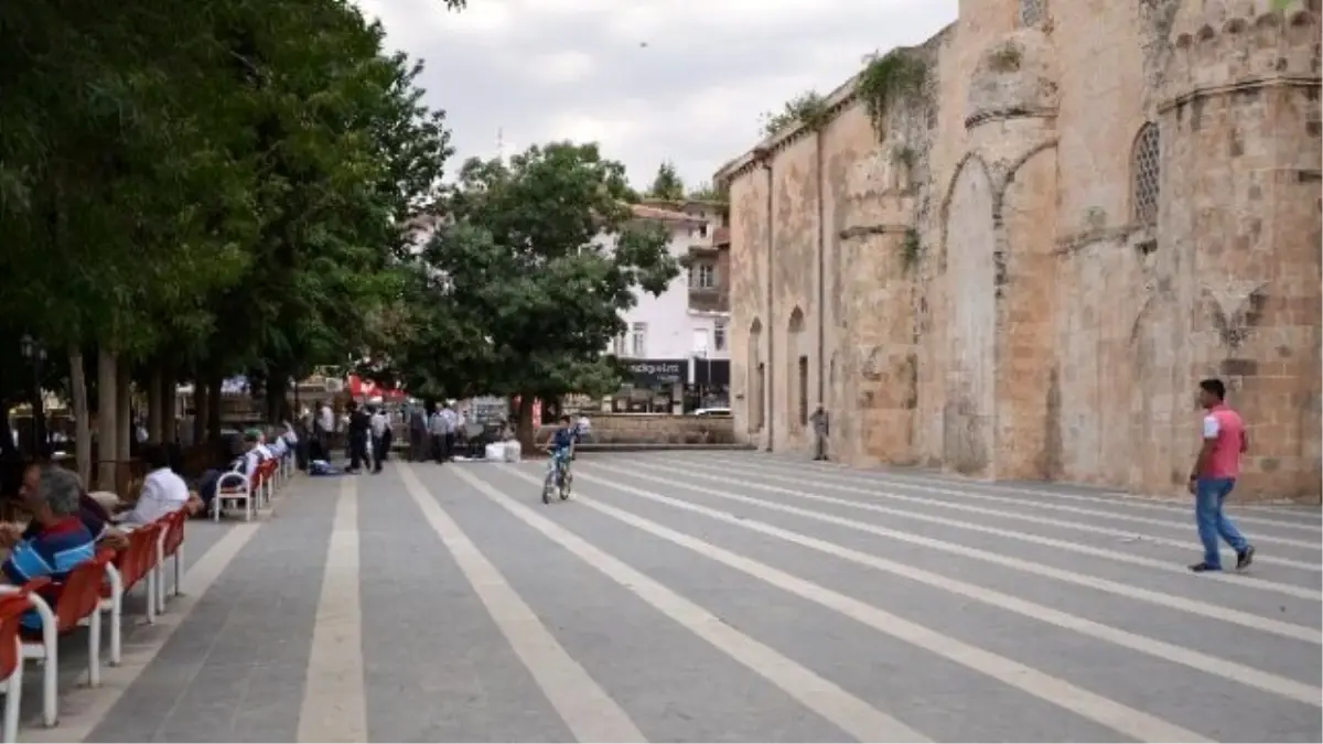 Ramazan Ayında İftar Çadırı Kurulmamasına Vatandaşlar Tepki Gösterdi