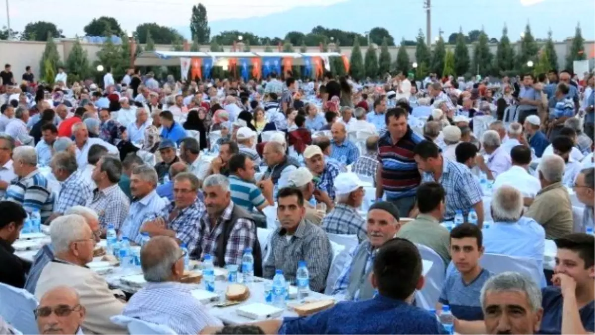 Saruhanlı AK Parti\'den Geleneksel İftar Yemeği