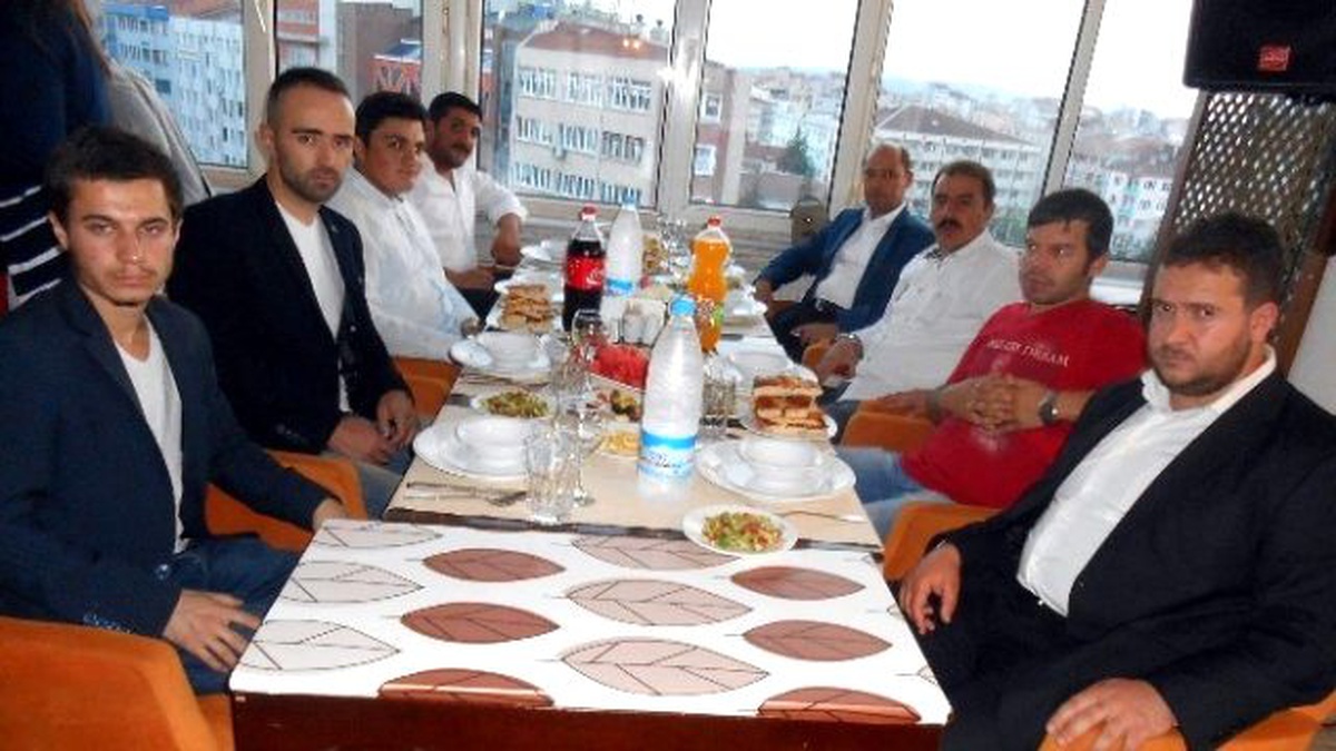 Ülkücü İşçiler Derneği Seyitgazi-kırka Şubesi Üyeleri İftarda Buluştu