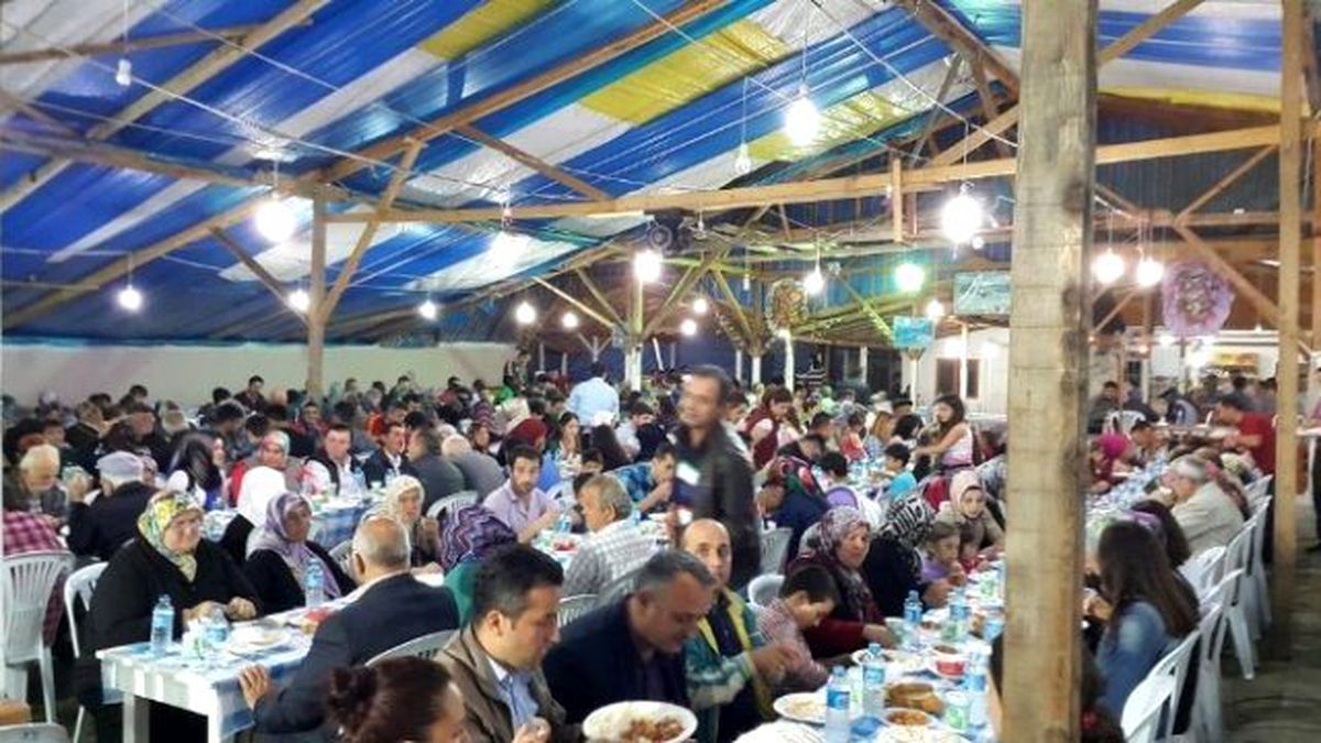 Ulus\'ta Belediye İftarları Devam Ediyor