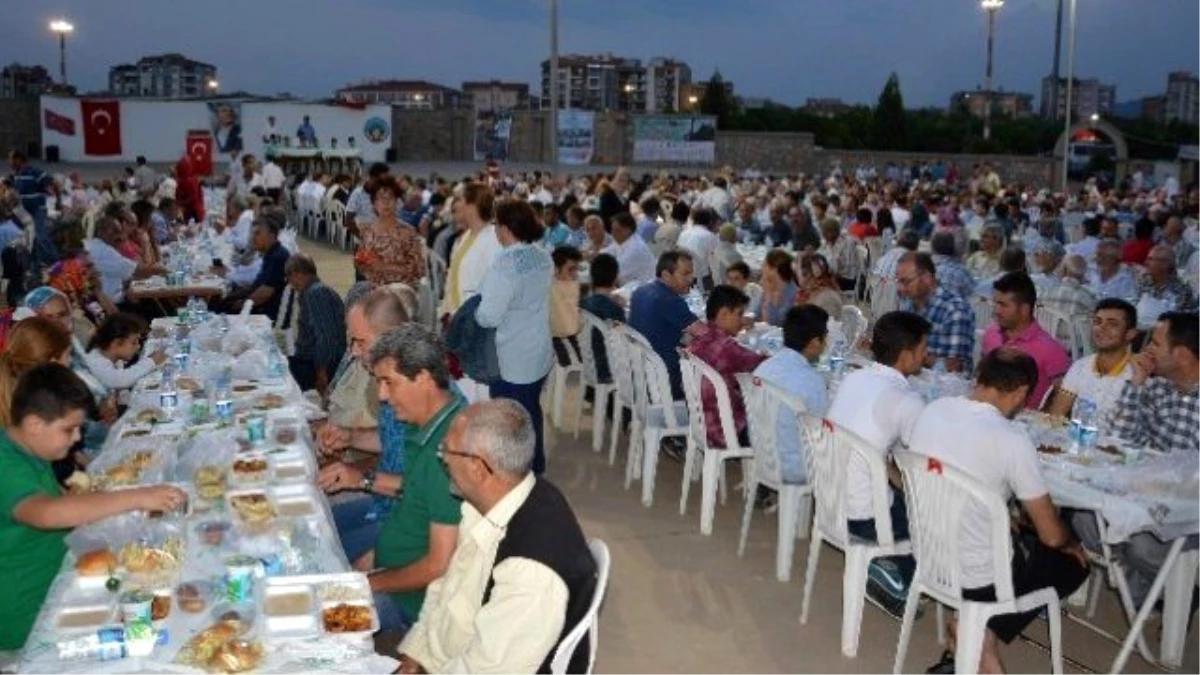 Vali Bektaş, Turgutlu\'da İftar Programına Katıldı