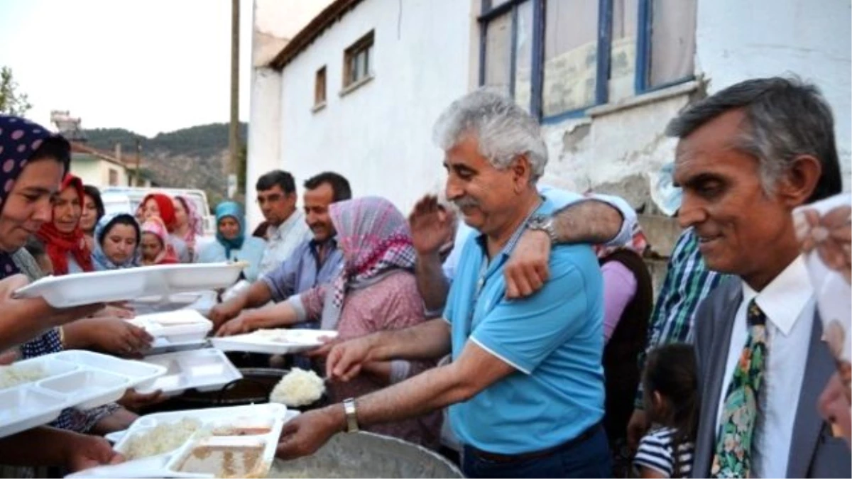 Ayvalık Belediyesinin İftar Sofrasının Onur Konukları Chpli Vekillerdi