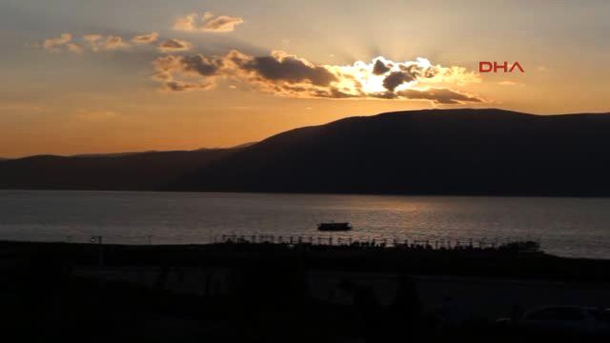 Burdur Gölü Gün Batımında Ayrı Güzel
