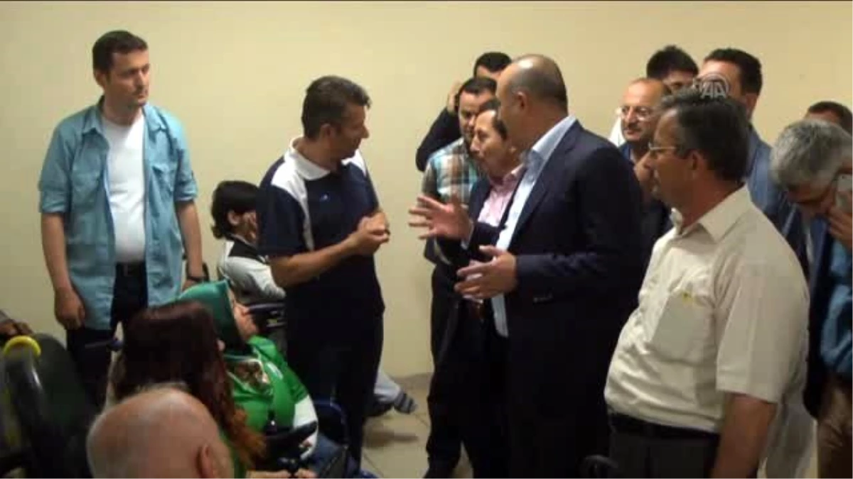 Dışişleri Bakanı Çavuşoğlu, Hedef Tahtasına Ok Attı
