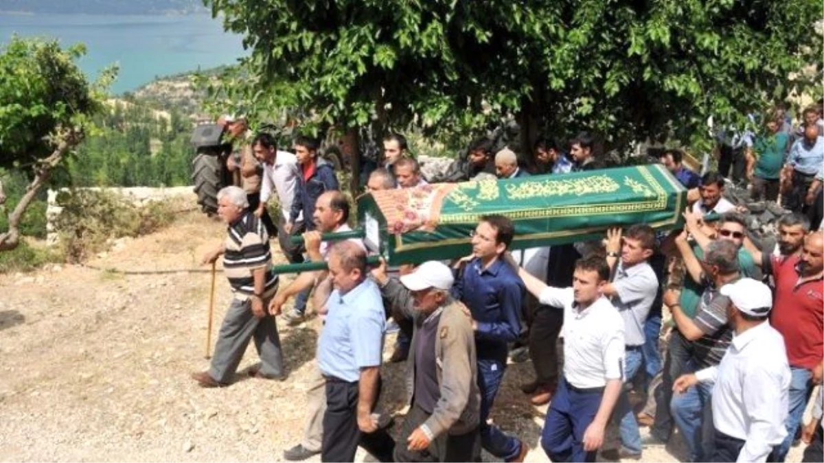 Ermenek\'te Öldürülen Beş Kişi Toprağa Verildi