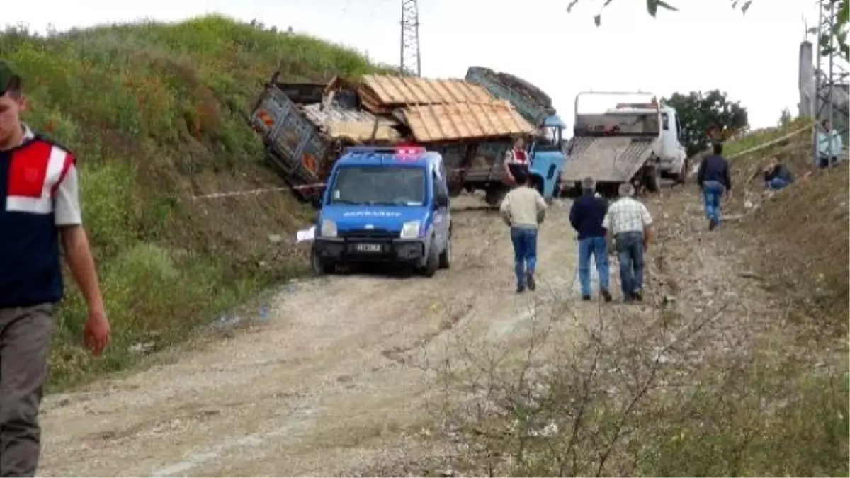 Freni Arıza Yapan Kamyonu Durdurmak İsterken Altında Kaldı