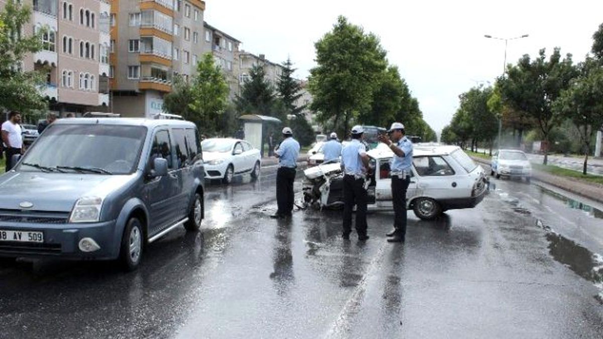 Kayseri\'de Trafik Kazası: 4 Yaralı