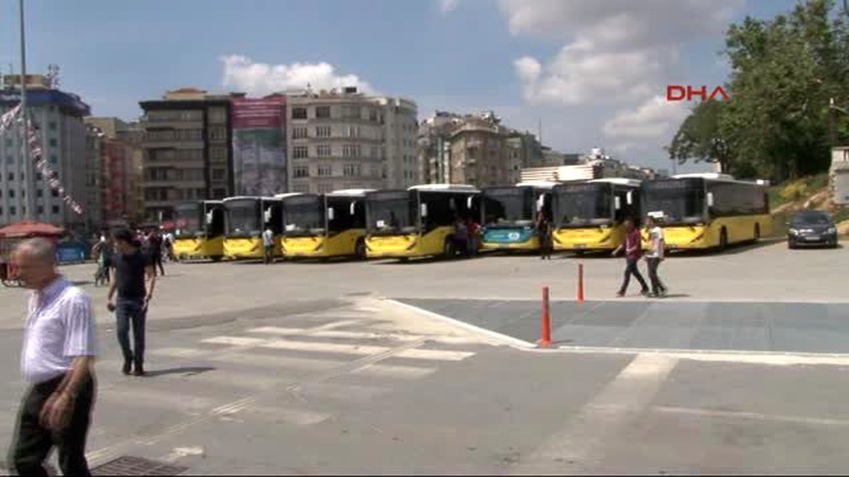 Lgbti Onur Yürüyüşü Öncesi Taksim\'de Yoğun Güvenlik Önlemi