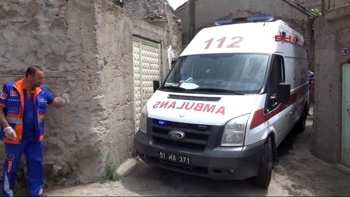 Niğde\'de Kerpiç Ev Çöktü: 3 Ölü, 1 Yaralı -2