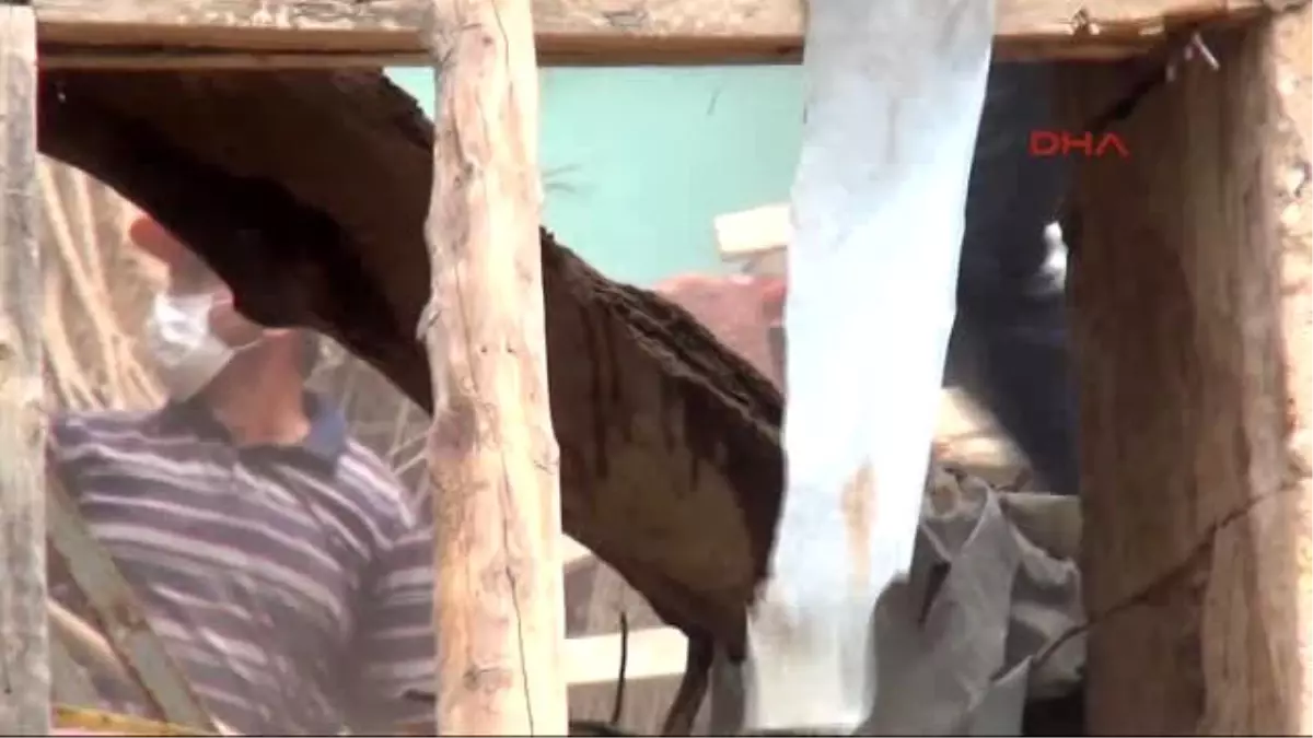 Niğde\'nin Altunhisar İlçesinde Tek Katlı Bir Evde Göçük Meydana Geldi -1