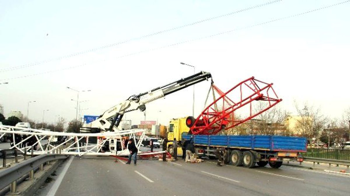 Timsah Arena\'daki Vinç Devrilme Davasında Meteorolojiden Lodos Raporu İstendi