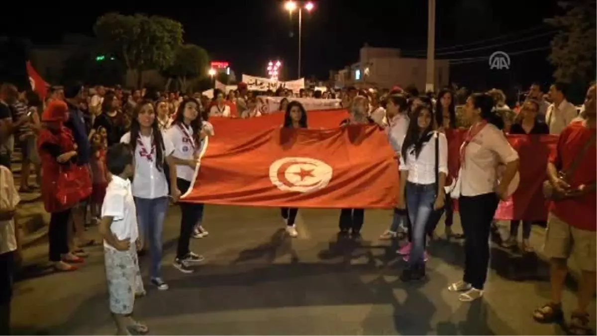 Tunus\'taki Otel Saldırısı Protesto Edildi