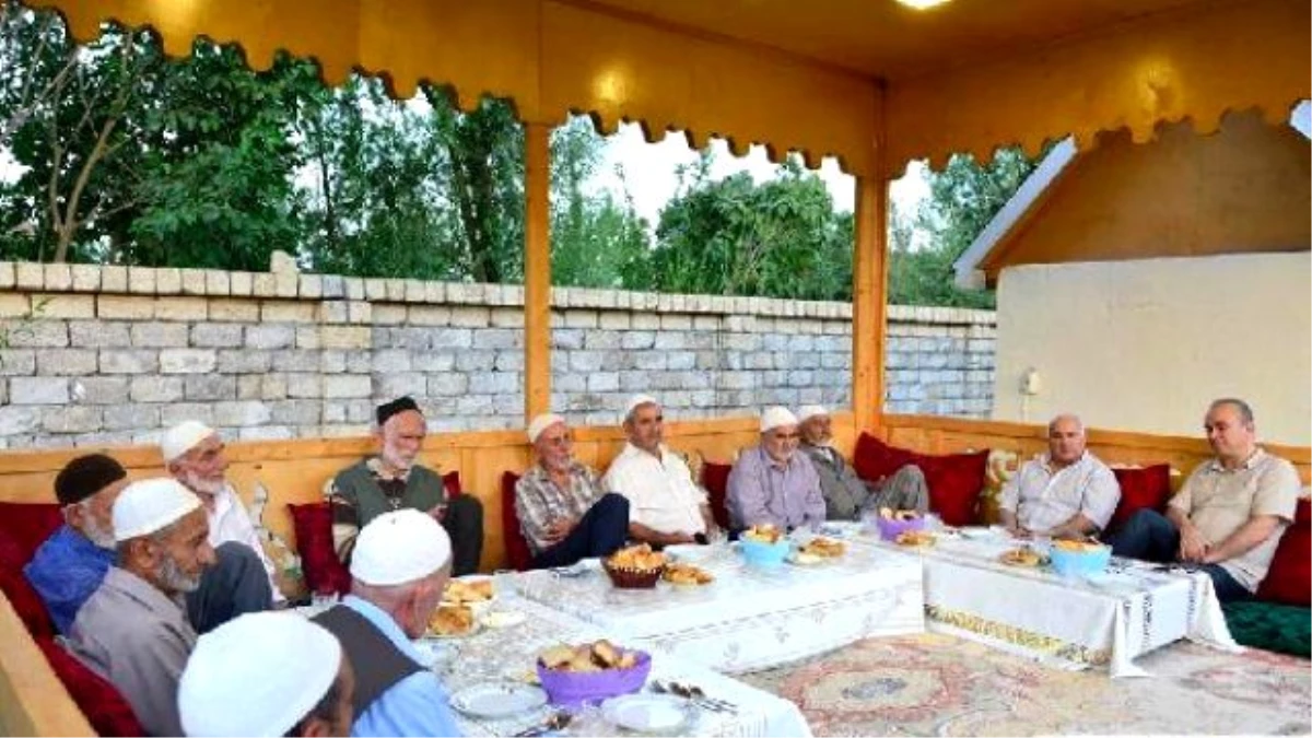 Türk İşadamlarından Azerbaycan\'da Gıda Yardımı