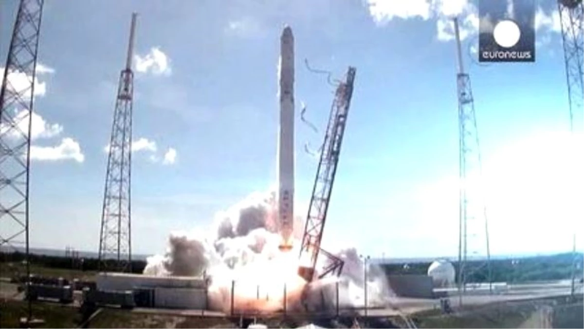 Uui\'ye Malzeme Taşıyan Falcon 9 Roketi Havada İnfilak Etti