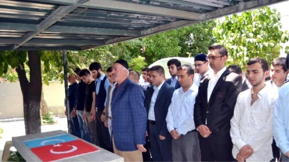 28 Uygur Türkü İçin Gıyabi Cenaze Namazı