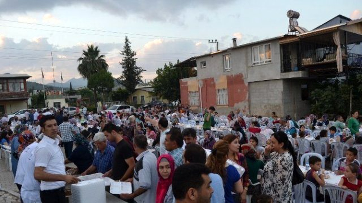 AK Parti Kozan İlçe Teşkilatı\'ndan Mahallelerde İftar