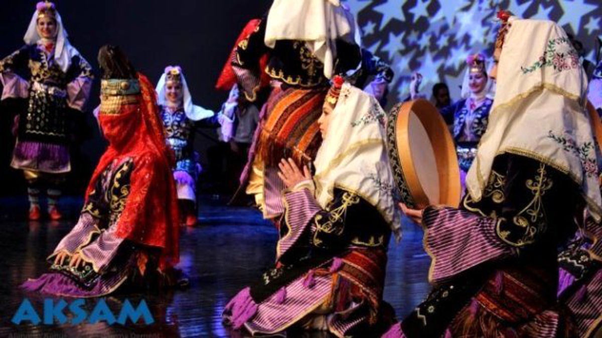 Aksam Halk Oyunları Topluluğu Napoli Yolcusu