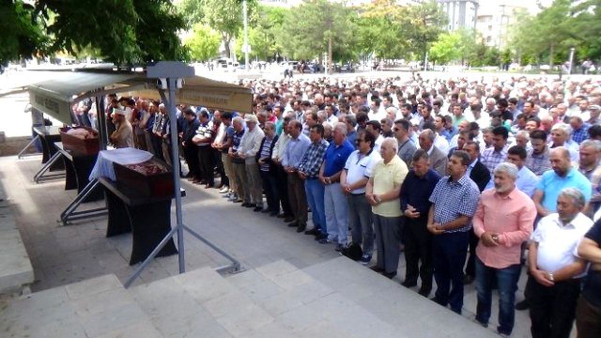Aksaray\'da Yangında Hayatını Kaybeden Kadın Toprağa Verildi