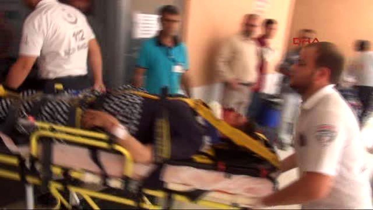 Anız Yangını Dumanlarının Kapladığı Yolda Tır\'la Otomobil Çarpıştı: 1 Ölü, 3 Yaralı