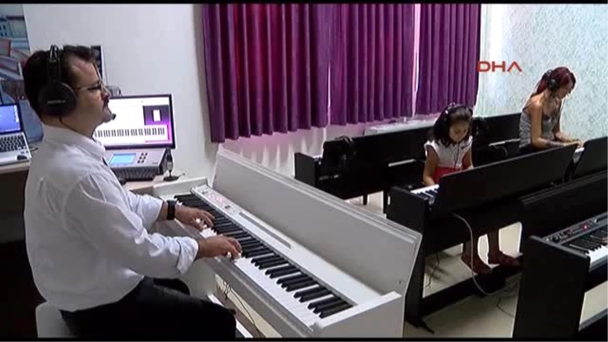 Antalya Türkiye\'nin İlk \'Piyano Laboratuarı\'