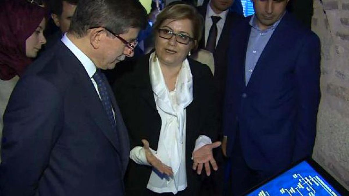 Başbakan Davutoğlu Gülhane Parkı\'nda Horon Tepti