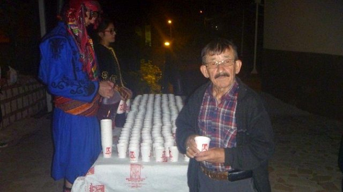 Bilecik\'te Teravih Namazı Sonrası Osmanlı Şerbeti İkramı