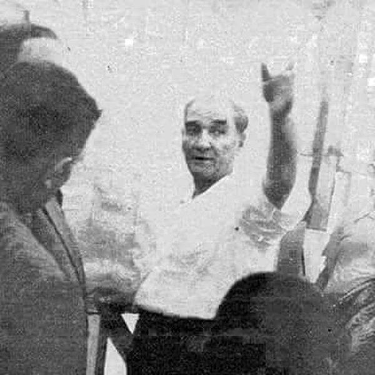 Bozkurt İşareti Yapan Atatürk Fotoğrafı, MHP Genel Merkezi'nde