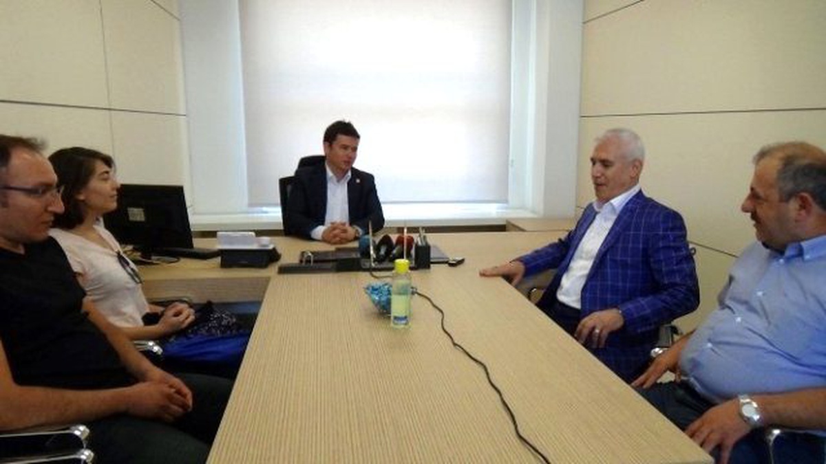 Bu Belediye Binasında Tüm Parti Vekillerine Makam Var...