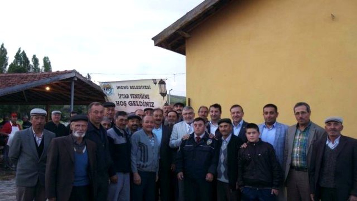 Erenköy Mahallesi Sakinleri İnönü Belediyesi\'nin Sokak İftarında Buluştu