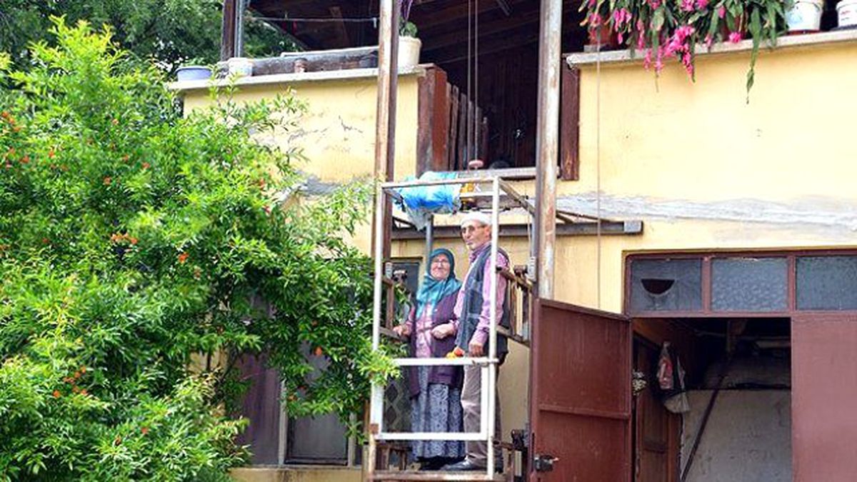 Eşi İçin Eve Asansör Yaptı