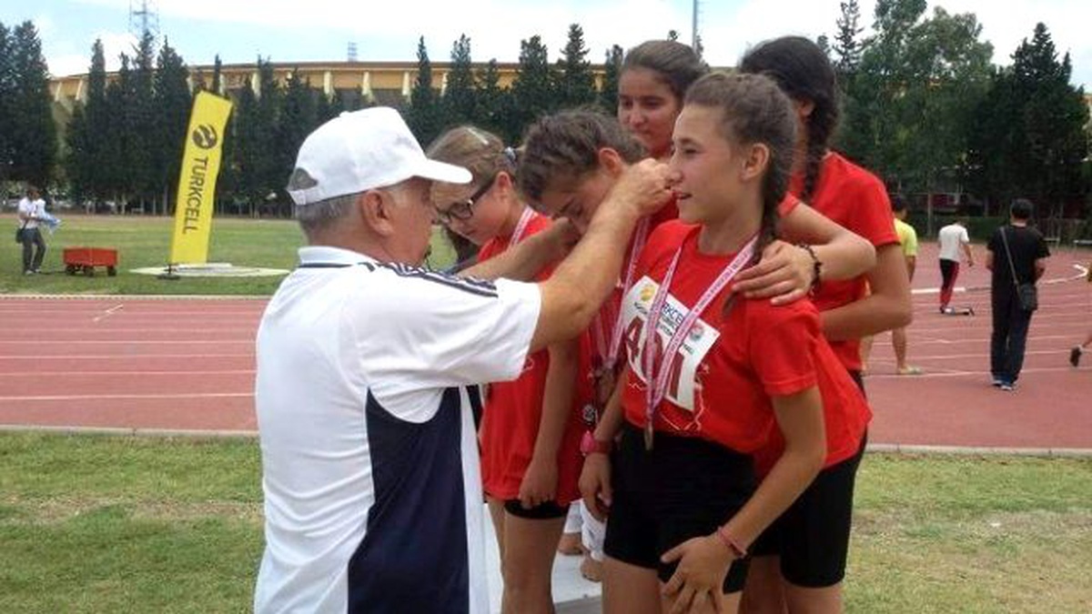 Eskişehir Büyükşehir Belediyesi Küçükler Atletizm Takımı Madalyalarla Döndü