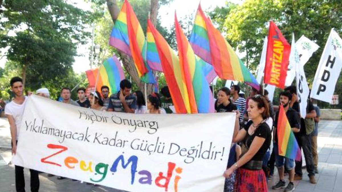 Gaziantep\'te Lgbti Üyelerinden, İstanbul\'daki Polis Müdahalesine Tepki