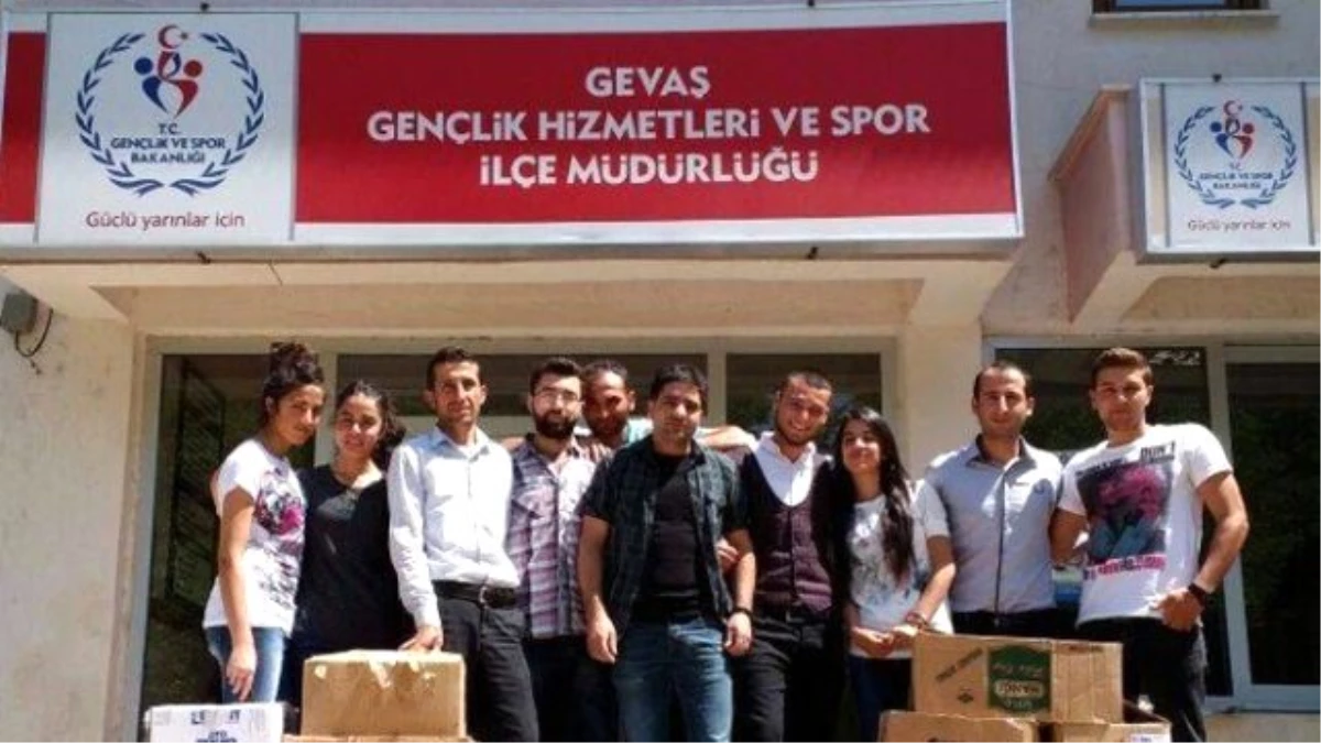 Gençlerin İyilik Kermesi Birçok Aileyi Sevindirdi