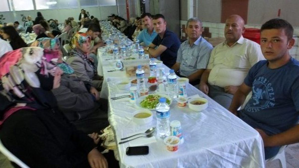 İlim Yayma Cemiyeti\'nin İftarı Burhaniyelileri Buluşturdu