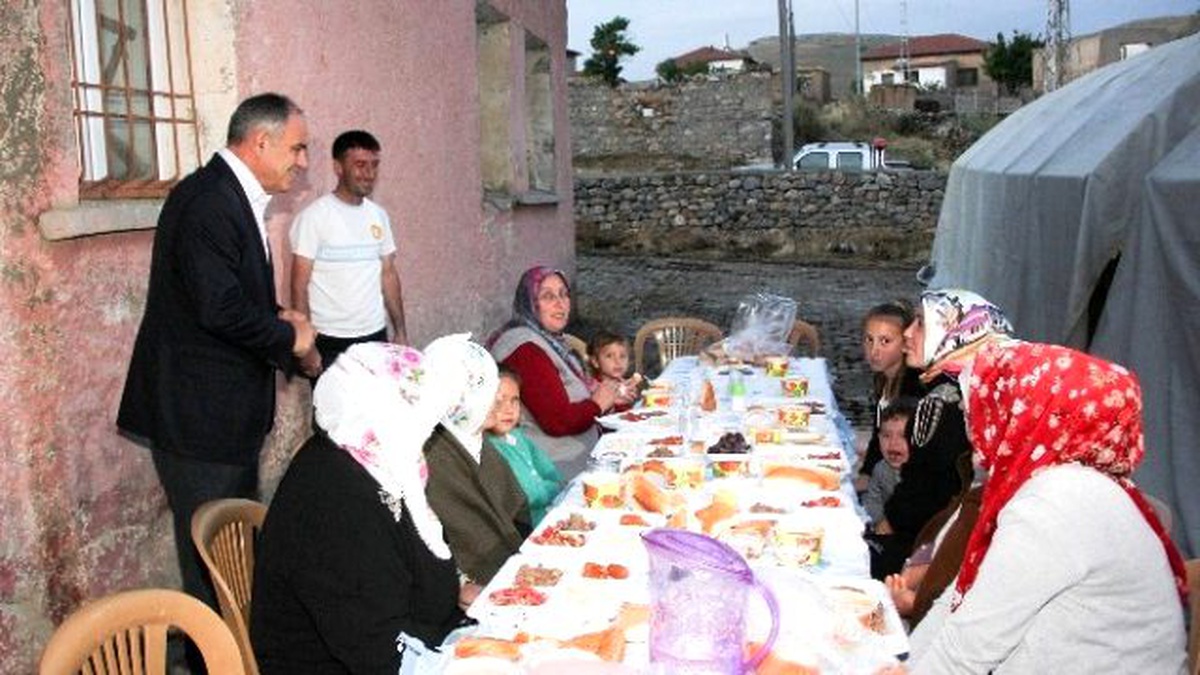 Kardeşlik Sofrası Kuzoluk\'ta Kuruldu