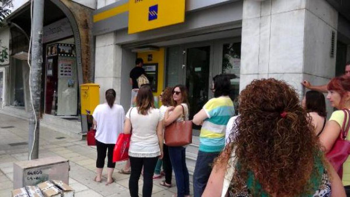 Komşuda Halk Atm\'lere Koştu