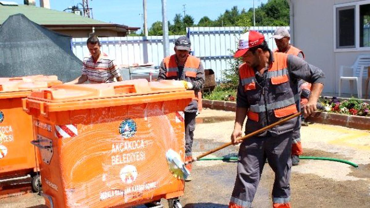 Mahallelerdeki Çöp Konteynerleri Dezenfekte Ediliyor