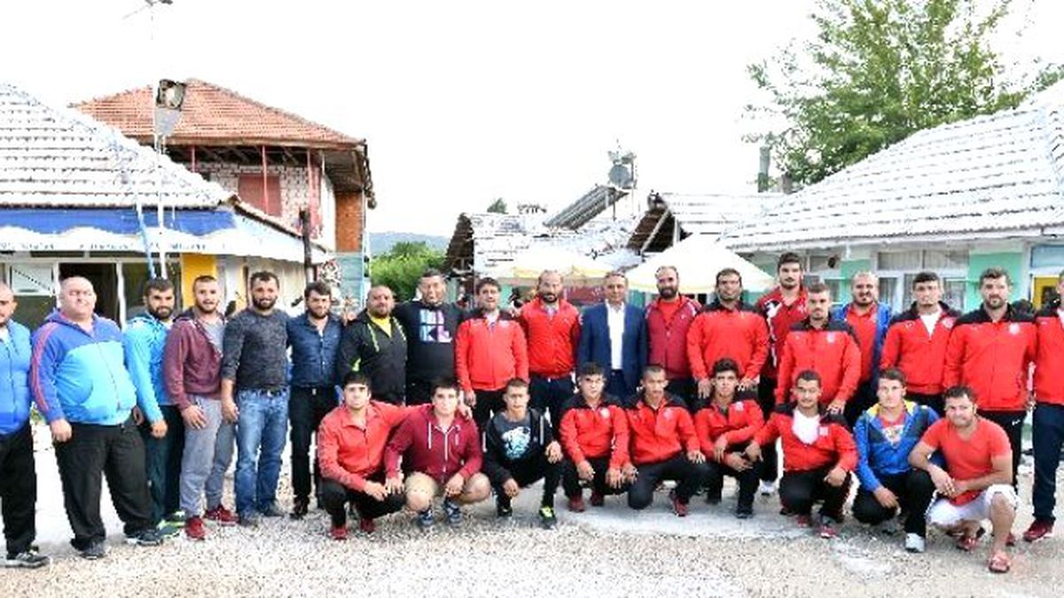 Pehlivanlara Başkan Uysal\'dan Moral